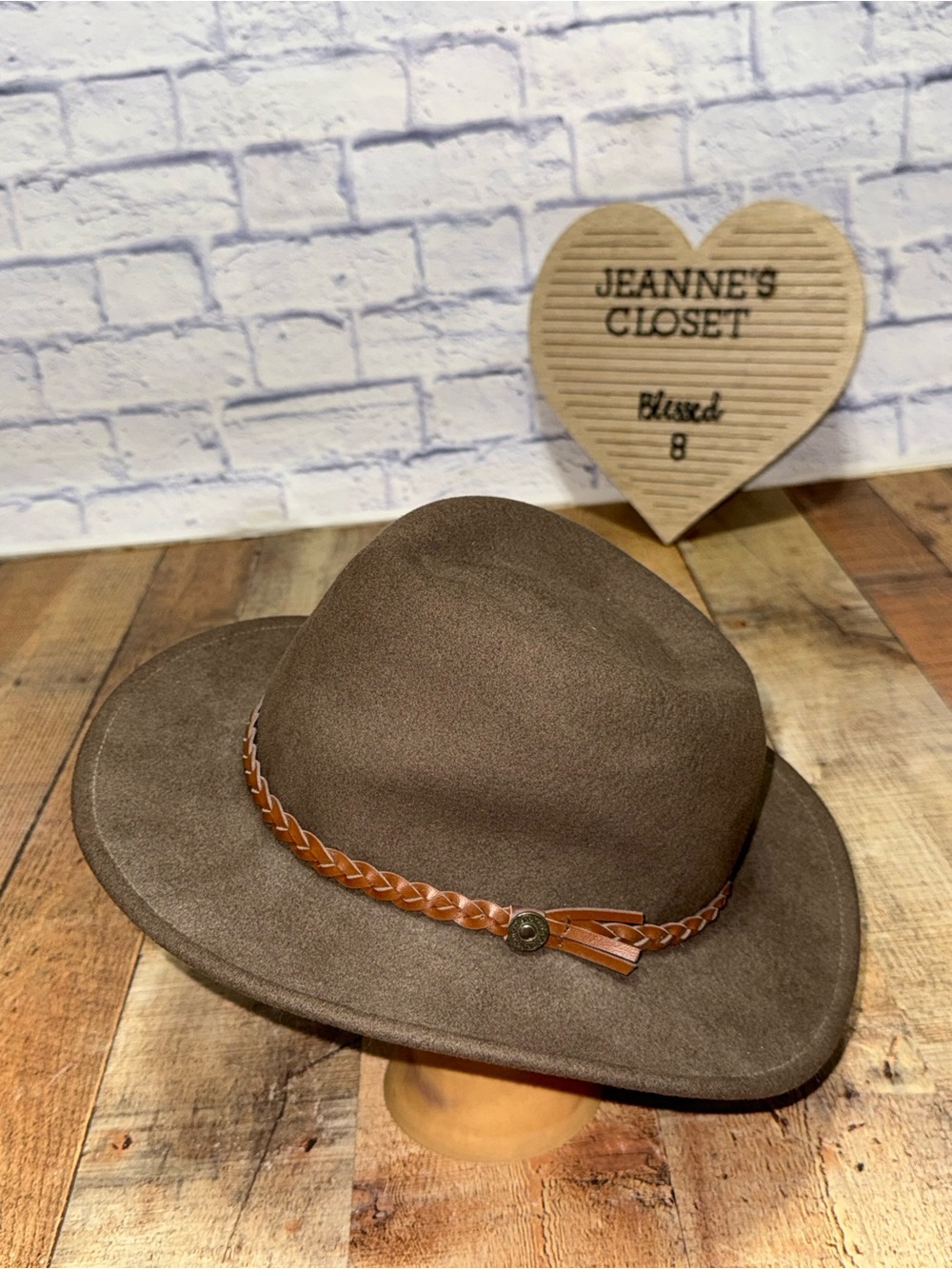 Eddy bros Hat Fedora Brown Chris Eddy XL Lite Felt 
Pre owned good condition 
Th